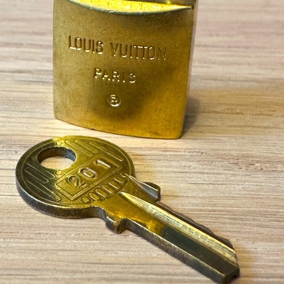 Louis Vuitton Padlock & Key Set – #201 with dust bag - Picture 1 of 6